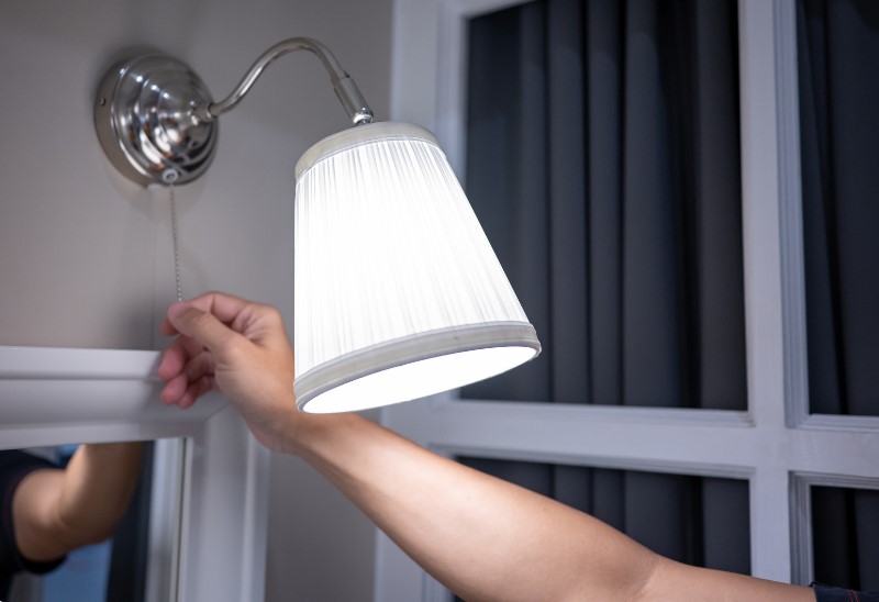 Zidne lampe u spavaćoj sobi kao alternativa noćnim svjetlima